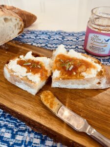 Tartinade de fromage ricotta et marmelade de pamplemousse